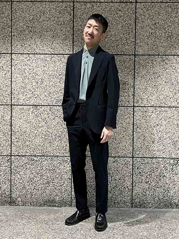 涼しげな印象のセットアップ