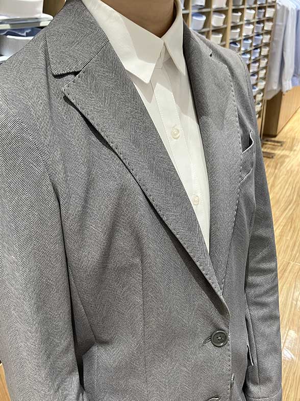 ドレッシーな装い