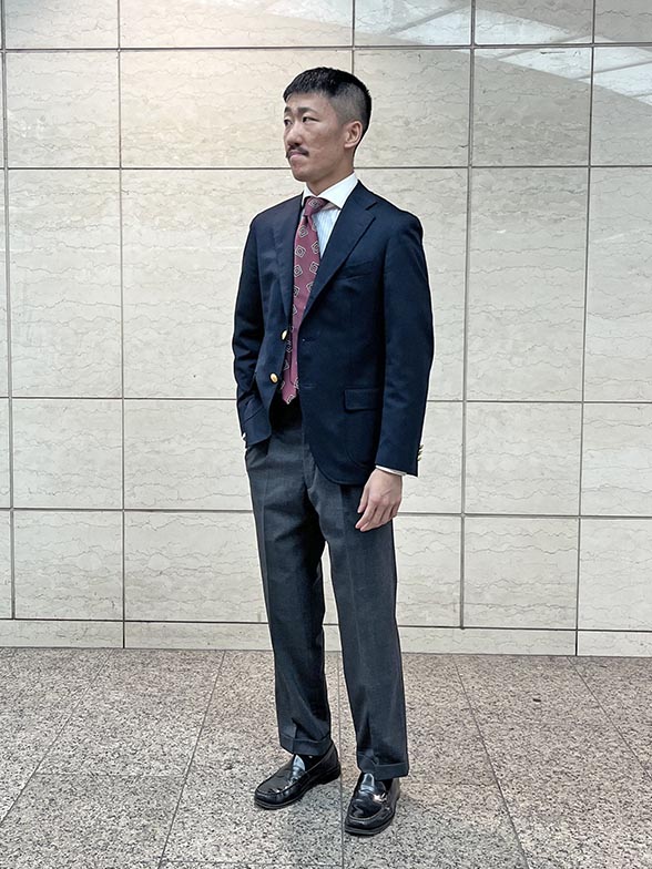 昔ながらの王道紺ブレザー