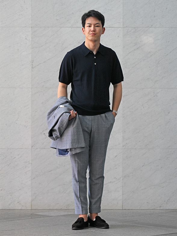 ポロシャツで適度な抜け感を演出