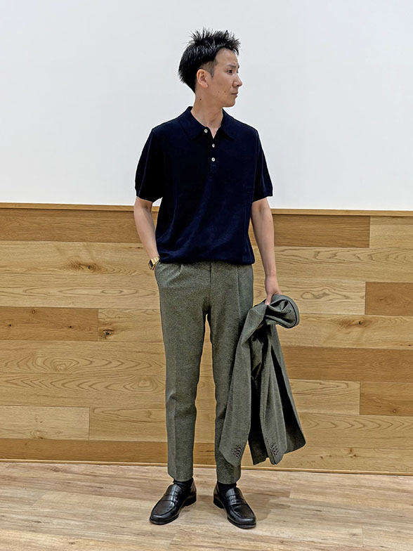 着回しがしやすいネイビーウールポロ