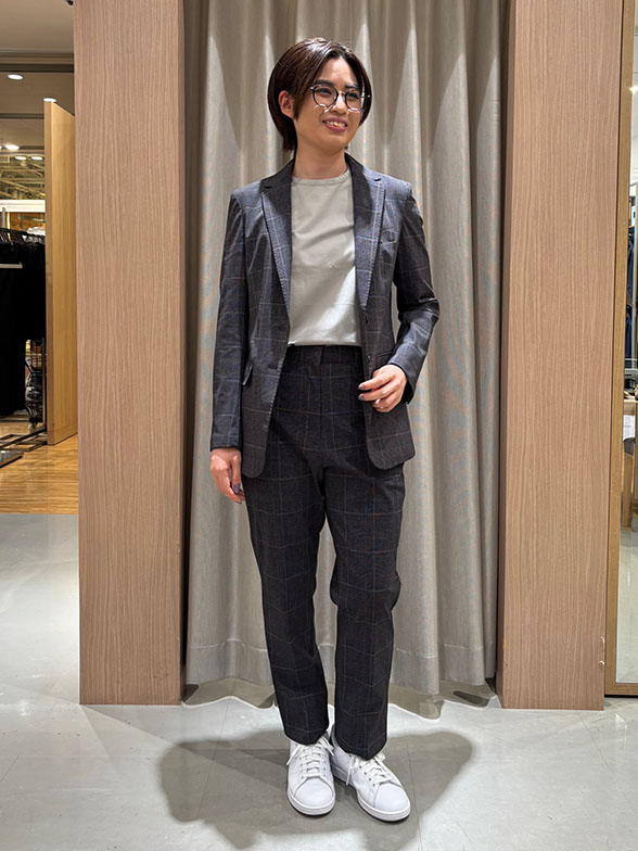 スニーカーでリラックススタイル