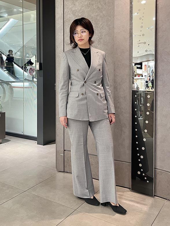 現代的でマニッシュなダブルブレスト