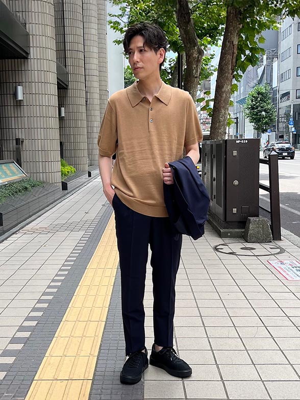 上品な光沢と柔らかさを備えたポロシャツ