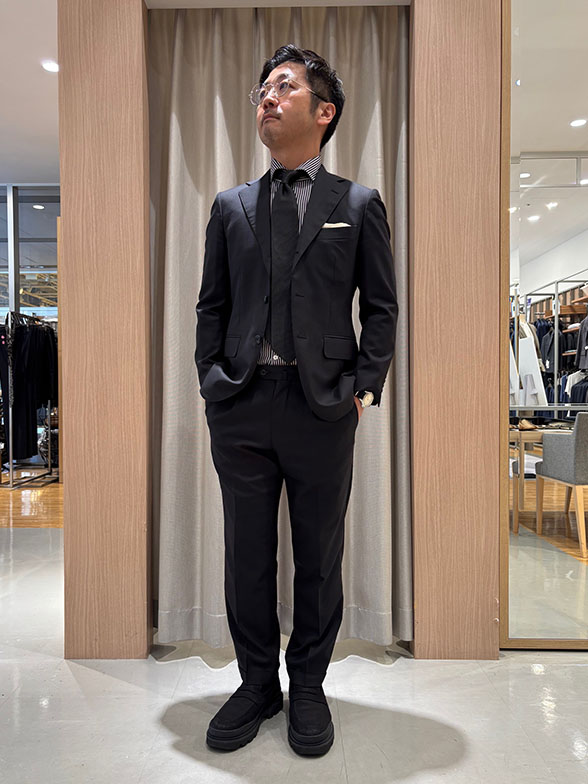 ほどよい光沢感と深みのある色合い