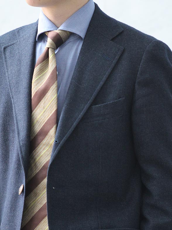 カジュアルさと上品さを兼ね備えた一着