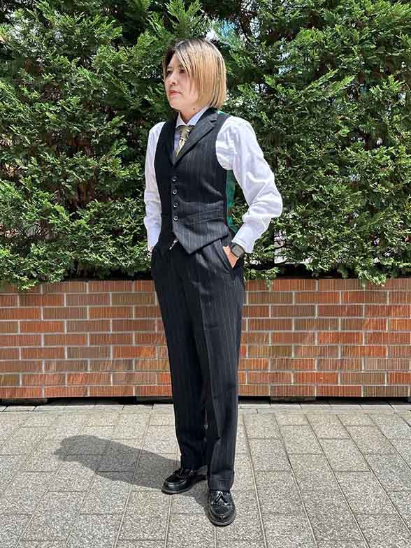 インポート生地ならではの光沢感と発色の良さ