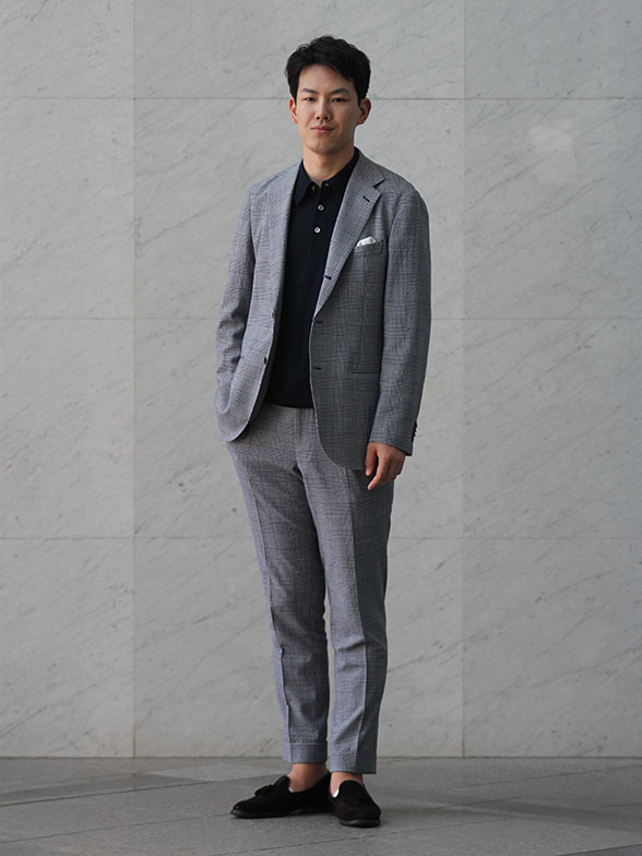 ポロシャツで適度な抜け感を演出