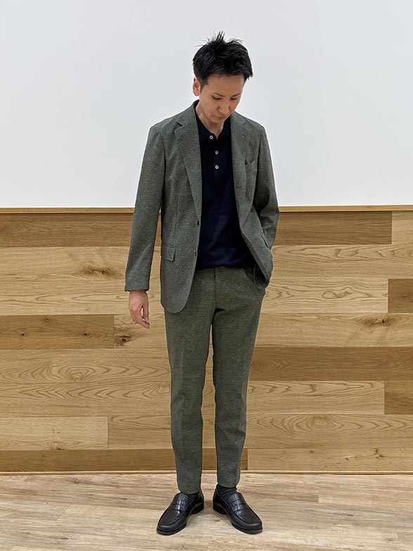 着回しがしやすいネイビーウールポロ