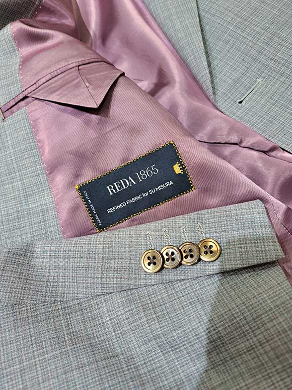 現代的でマニッシュなダブルブレスト