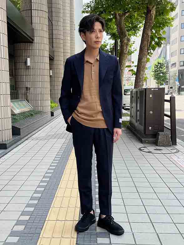 上品な光沢と柔らかさを備えたポロシャツ