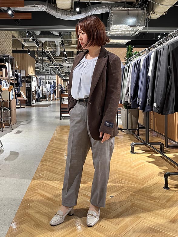 秋らしいブラウンジャケット