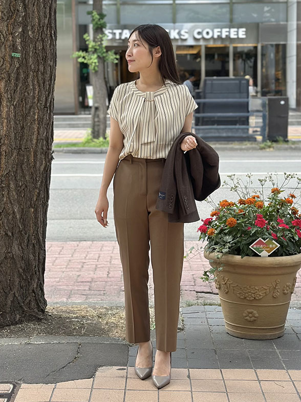 ブラウンで統一した万能スタイル