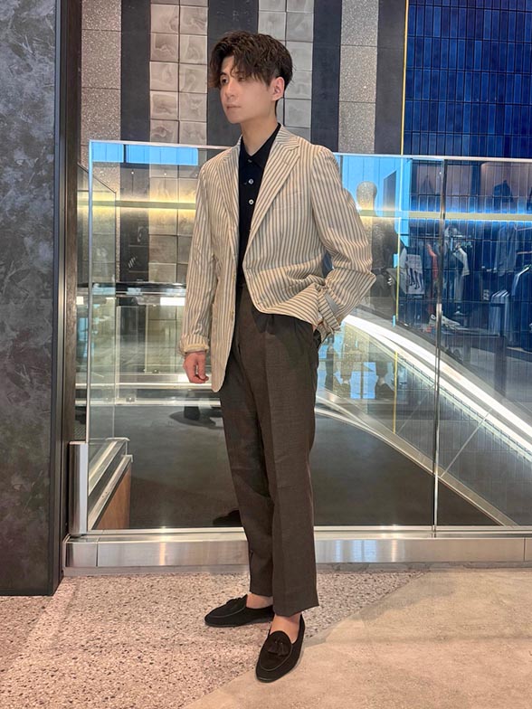 夏場でも着用しやすいニットポロ