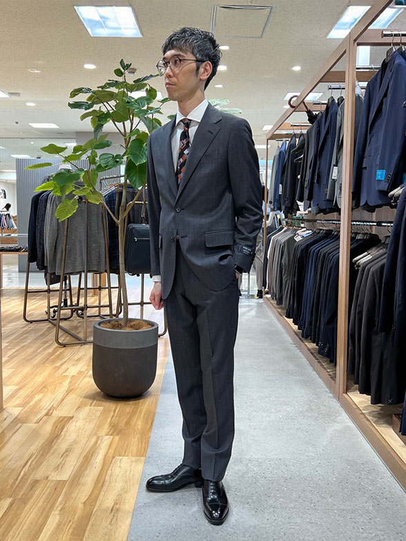 上品でエレガントなワイドピッチストライプ