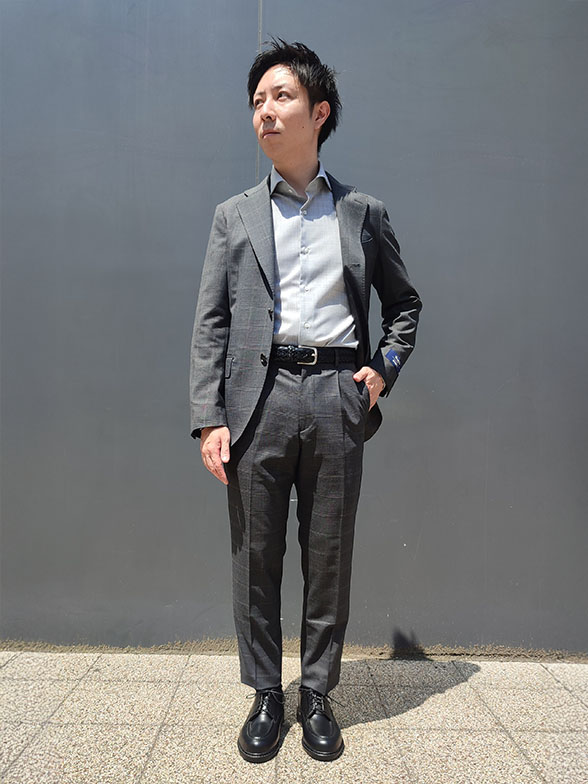 グレーで統一したセットアップコーデ