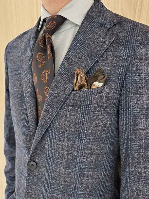 秋を意識した大人のチェック柄