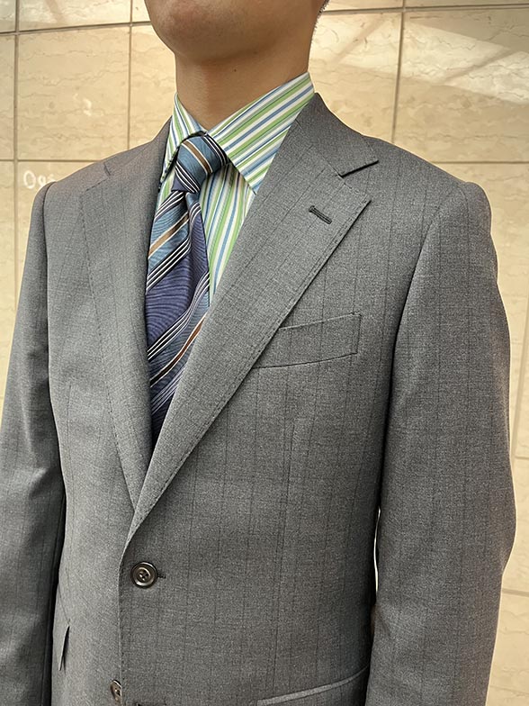 新鮮かつ高級感の漂うコーデ