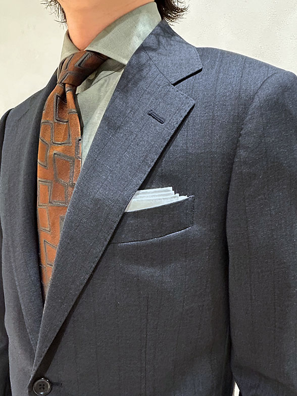 余裕を纏う秋の新型スーツ