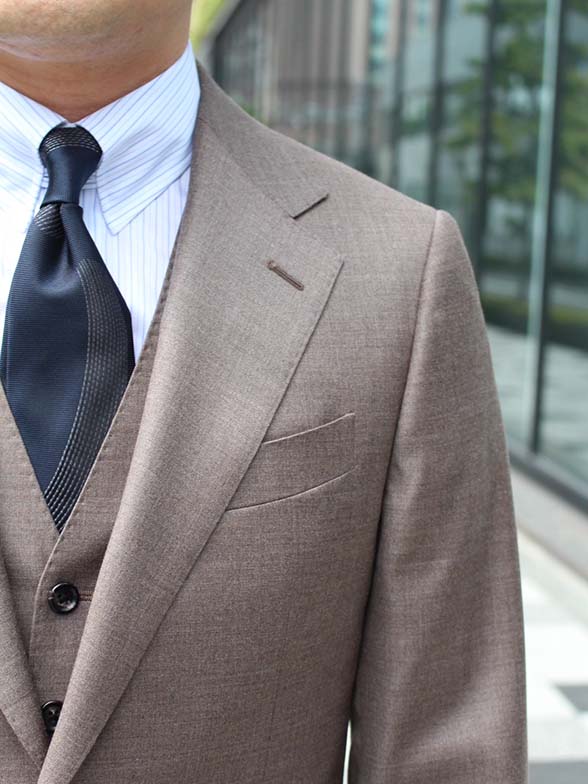 秋らしい柔らかなベージュ