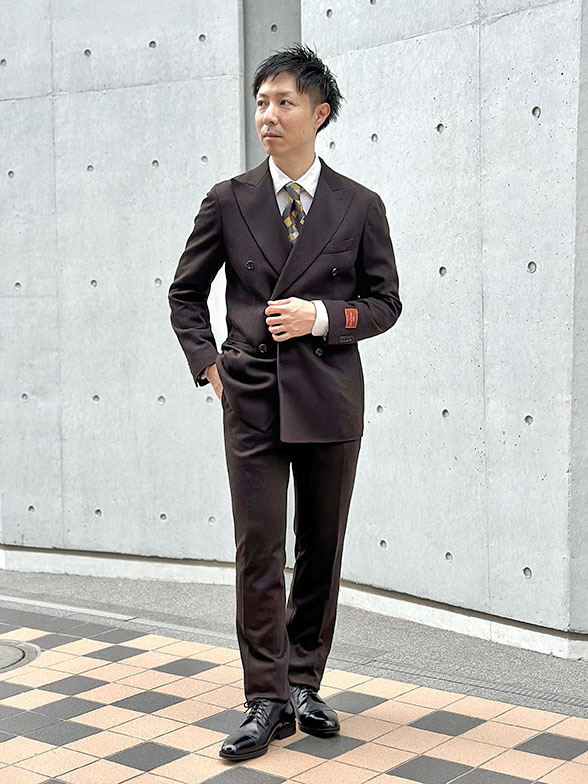 幾何学柄タイで彩るスーツコーデ