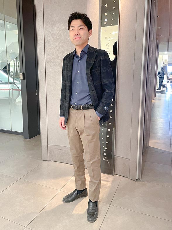 起毛感ジャケット×ウールシャツで温もりある着こなし