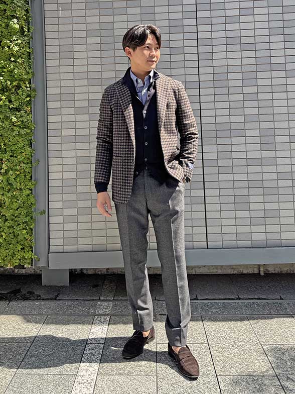 軽量ジャケット×スタンドカーディガン