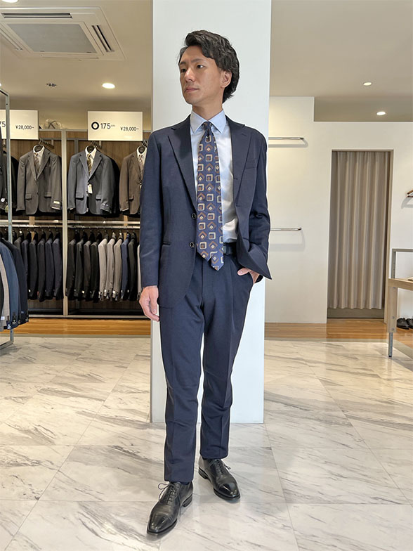 同系色でまとめた統一感のあるスタイル