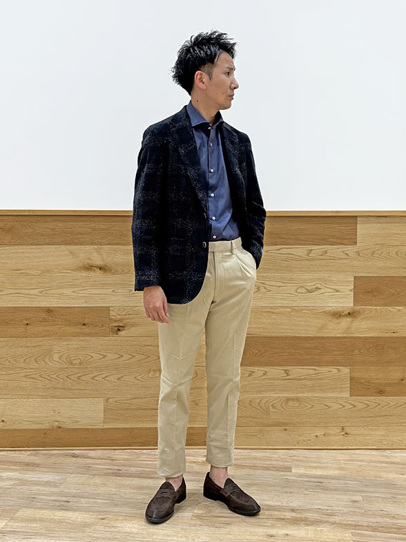 チェックジャケットで秋らしい彩り