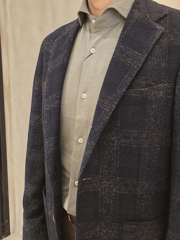 秋色をまとう、上品ジャージースタイル