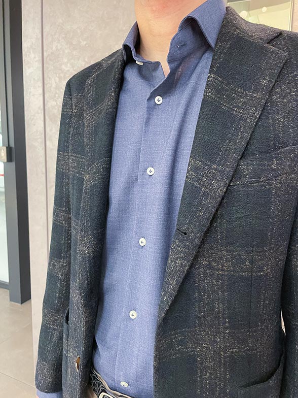 起毛感ジャケット×ウールシャツで温もりある着こなし