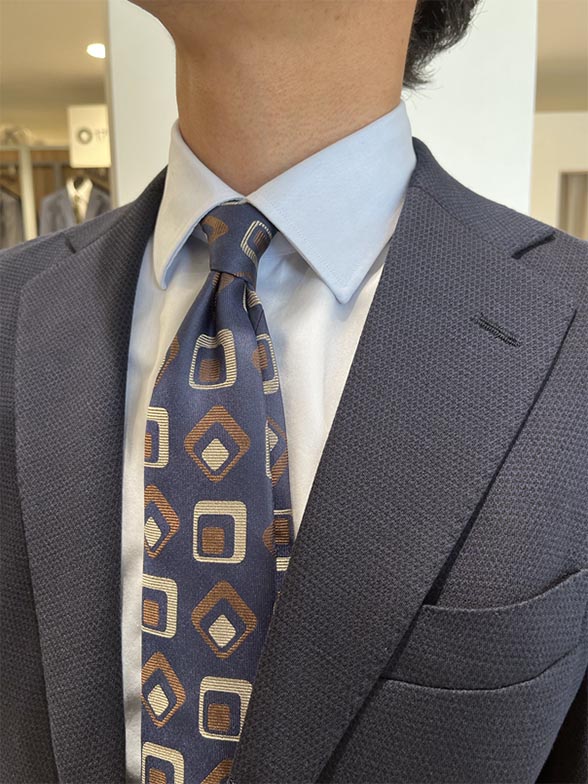 同系色でまとめた統一感のあるスタイル