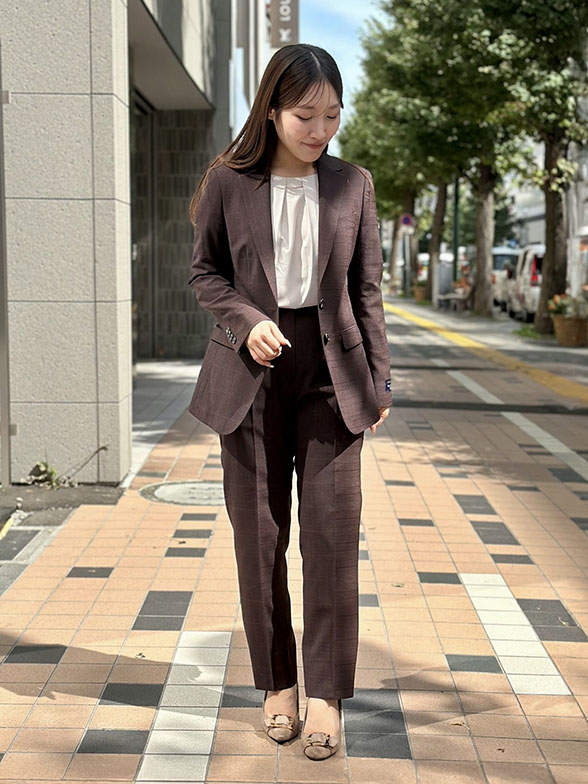 着回し力抜群ノーカラースーツ