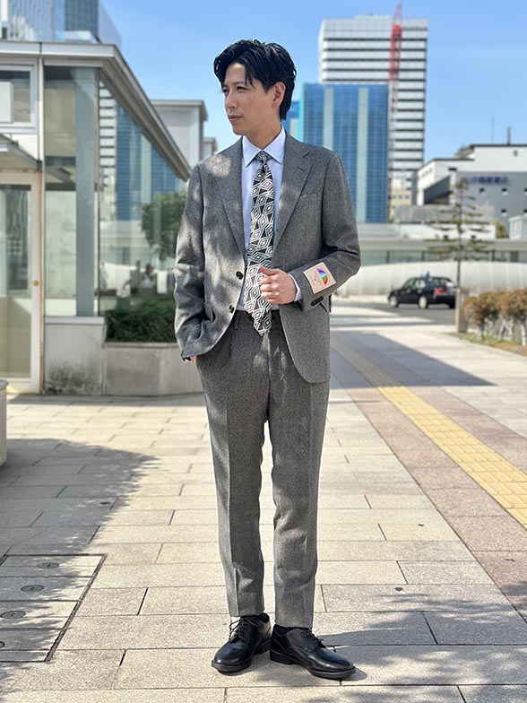 ヘリンボーンで魅せる落ち着きスタイル