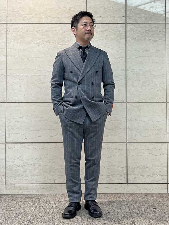 ストライプ・オン・ストライプで際立つ洗練。