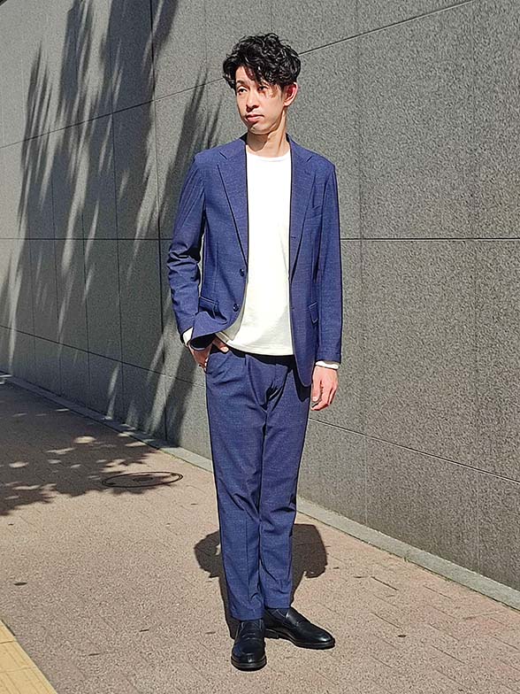 白ニットで清潔感と暖かみをプラス