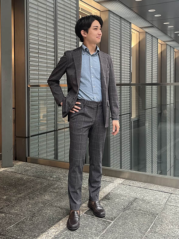 デニムシャツで軽やかに魅せるセットアップ