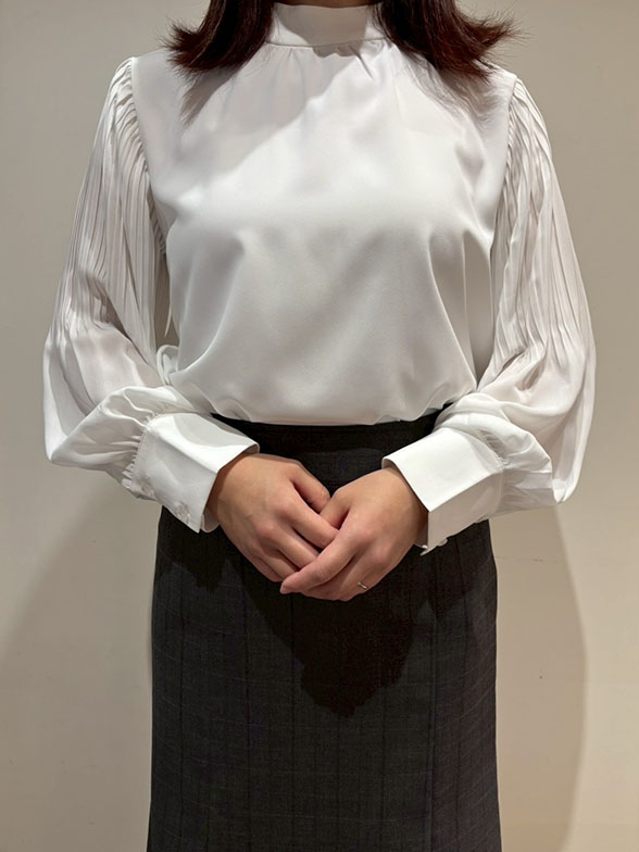 プリーツ袖で脱いでも美しいコーデ