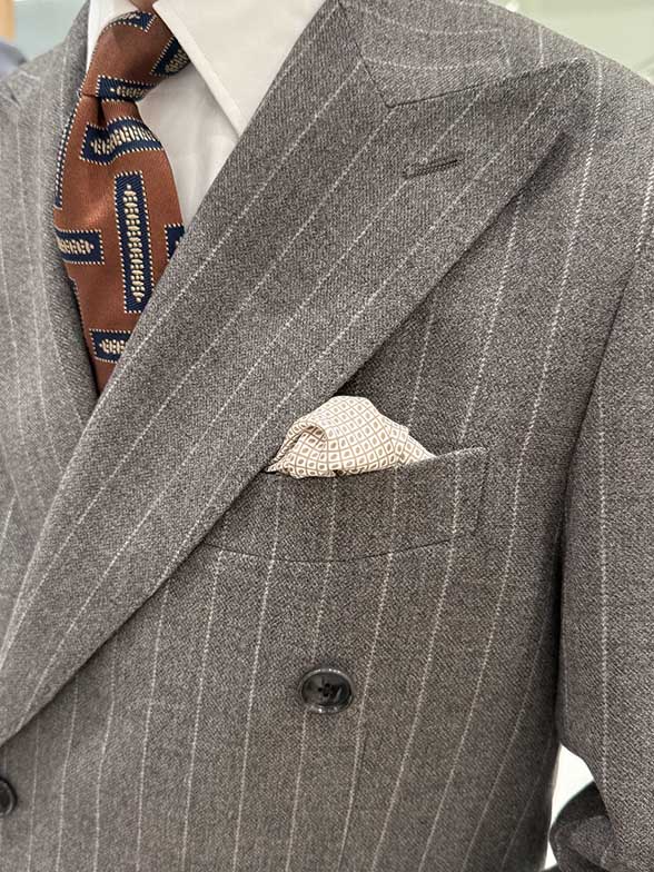 ダブルブレストで格上げコーデ