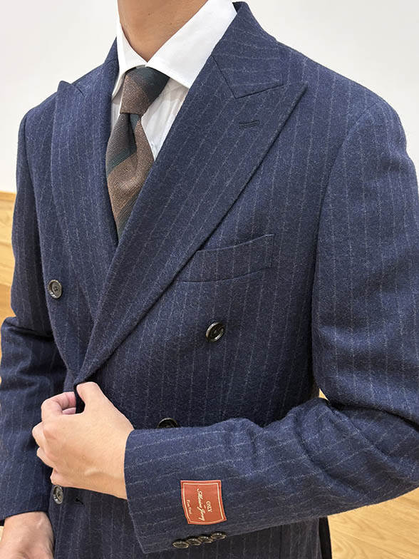 ネイビー×ブラウンで洒落感アップ