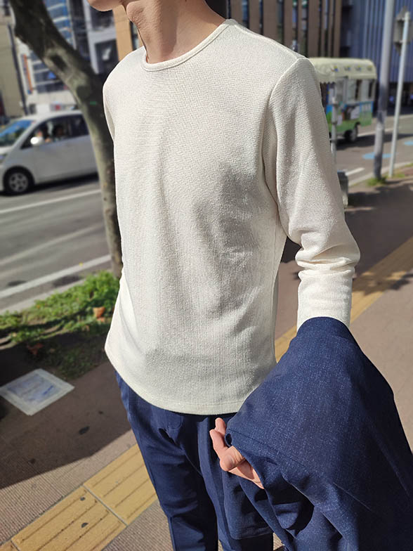 白ニットで清潔感と暖かみをプラス