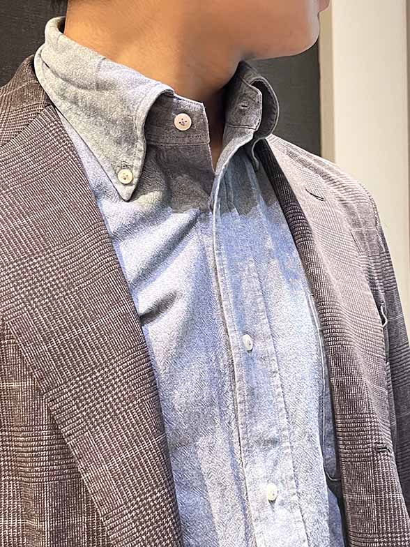 デニムシャツで軽やかに魅せるセットアップ
