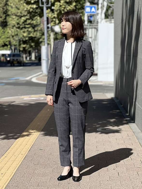 秋色チェックで通勤スタイルを格上げ