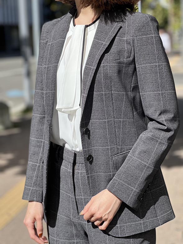 秋色チェックで通勤スタイルを格上げ