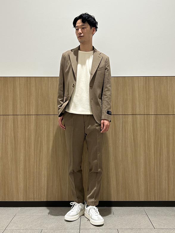 冬でも重く見せないカラーコーデ