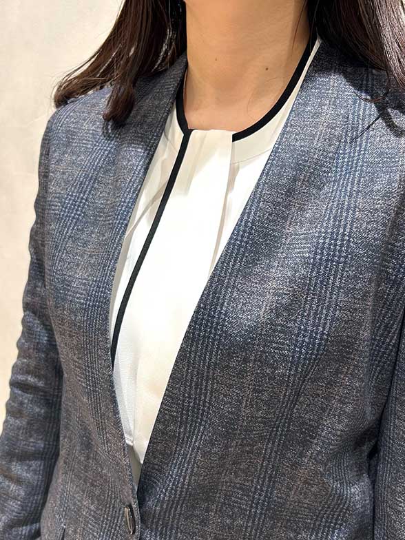 白インナーで爽やかさをプラス