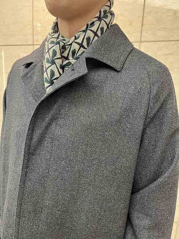 どんなスーツにも自然にフィット。