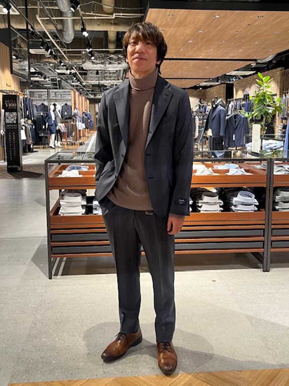 ベージュニットで季節感UP