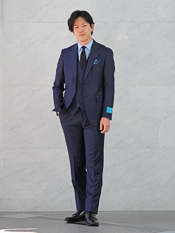 祝福の場に選びたい大人のブルー