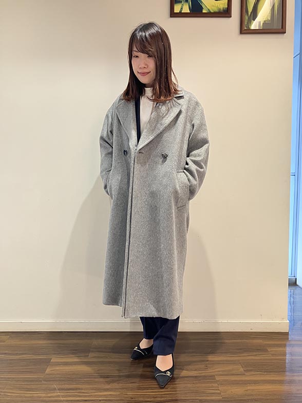 ほどよい抜け感でオンオフ使えるロングチェスター